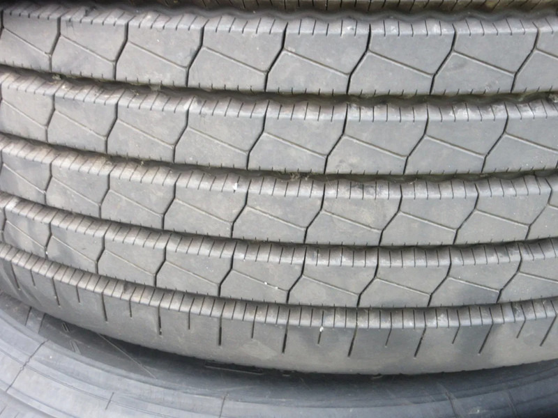 Continental 385/55 R 22.5 M+S APOLLO VOOR STAALEN WIEL MET BAND 2 X - Padanga - Sunkvežimis: foto 3 Continental 385/55 R 22.5 M+S APOLLO VOOR STAALEN WIEL MET BAND 2 X - Padanga - Sunkvežimis: foto 3