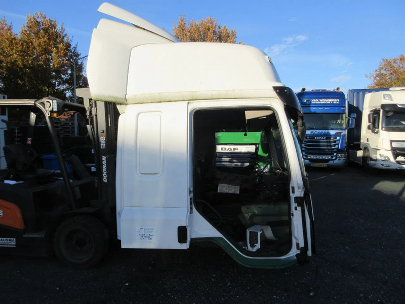 DAF DAF CF 410 CABINE EURO 6 MODEL 2016 VOOR ONDERDELEN DONOR - Kabina ir interjeras - Sunkvežimis: foto 5 DAF DAF CF 410 CABINE EURO 6 MODEL 2016 VOOR ONDERDELEN DONOR - Kabina ir interjeras - Sunkvežimis: foto 5