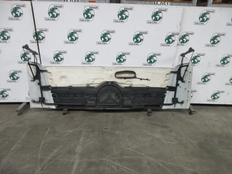 Mercedes-Benz ACTROS A 960 750 04 09 / A 960 750 06 18 FRONTPLAAT/GRILLE EURO 6 - Grotelės - Sunkvežimis: foto 4 Mercedes-Benz ACTROS A 960 750 04 09 / A 960 750 06 18 FRONTPLAAT/GRILLE EURO 6 - Grotelės - Sunkvežimis: foto 4