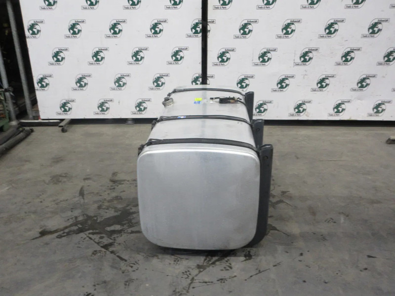 Scania 1871193 // 700 LITER INHOUD SCANIA P 410 NGS MODEL 2022 - Degalų bakas - Sunkvežimis: foto 2 Scania 1871193 // 700 LITER INHOUD SCANIA P 410 NGS MODEL 2022 - Degalų bakas - Sunkvežimis: foto 2