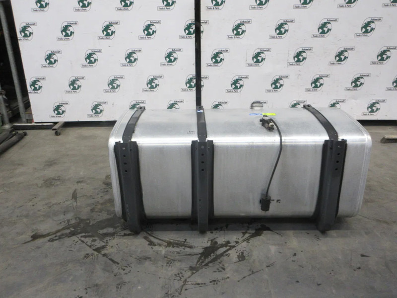 Scania 1871193 // 700 LITER INHOUD SCANIA P 410 NGS MODEL 2022 - Degalų bakas - Sunkvežimis: foto 3 Scania 1871193 // 700 LITER INHOUD SCANIA P 410 NGS MODEL 2022 - Degalų bakas - Sunkvežimis: foto 3