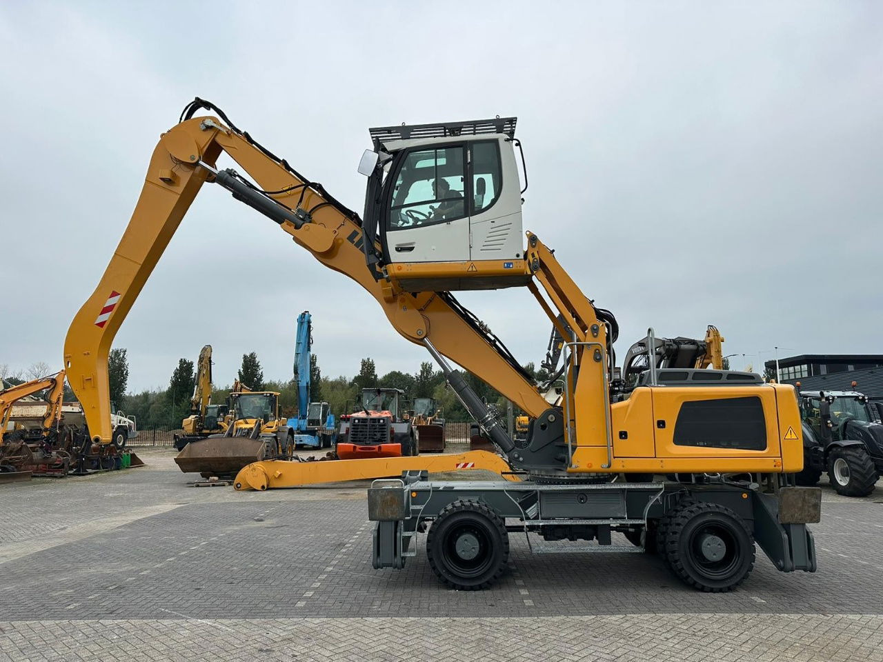 Liebherr LH 30 M - Ekskavatorius su ilga strėle: foto 1 Liebherr LH 30 M - Ekskavatorius su ilga strėle: foto 1