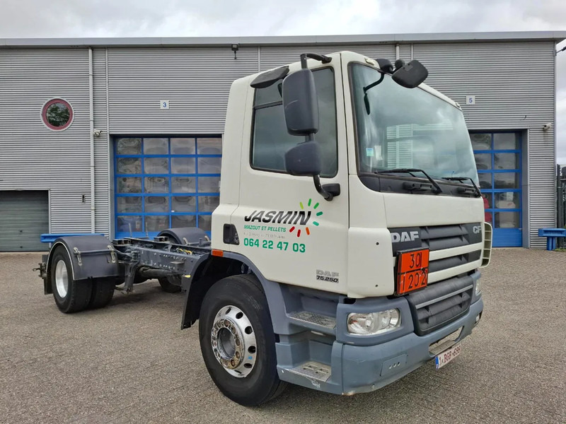 DAF CF75-250 / ADR / ONLY:320740 KM / PTO / INLINER / ALCOA / GOOD CONDITION / MANUAL / EURO-5 / 2011 - Važiuoklės sunkvežimis: foto 2 DAF CF75-250 / ADR / ONLY:320740 KM / PTO / INLINER / ALCOA / GOOD CONDITION / MANUAL / EURO-5 / 2011 - Važiuoklės sunkvežimis: foto 2