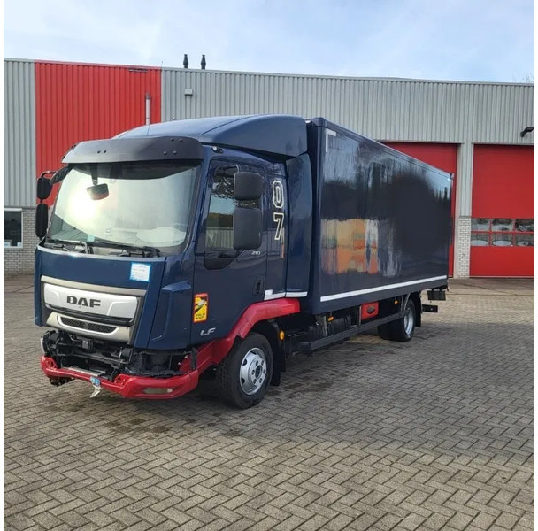 DAF LF 210 / ENGINE RUNNING / ONLY:120371 KM / PLATFORM:1000 KG / LWDS / AIRCO / AUTOMATIC / EURO-6 / 2022 - Furgonas sunkvežimis: foto 1 DAF LF 210 / ENGINE RUNNING / ONLY:120371 KM / PLATFORM:1000 KG / LWDS / AIRCO / AUTOMATIC / EURO-6 / 2022 - Furgonas sunkvežimis: foto 1