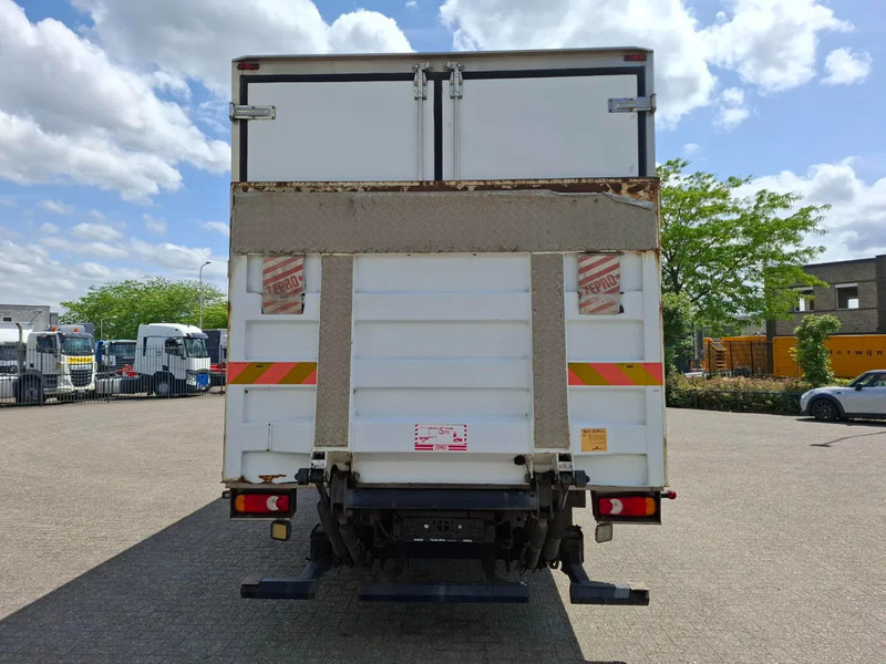 Iveco EuroCargo 120 / COOL TRUCK / CARRIER XARIOS 600 / PLATFORM 2000KG / ONLY:340634 KM / AIRCO / MANUAL / EURO-6 / 2014 - Izoterminis sunkvežimis: foto 4 Iveco EuroCargo 120 / COOL TRUCK / CARRIER XARIOS 600 / PLATFORM 2000KG / ONLY:340634 KM / AIRCO / MANUAL / EURO-6 / 2014 - Izoterminis sunkvežimis: foto 4