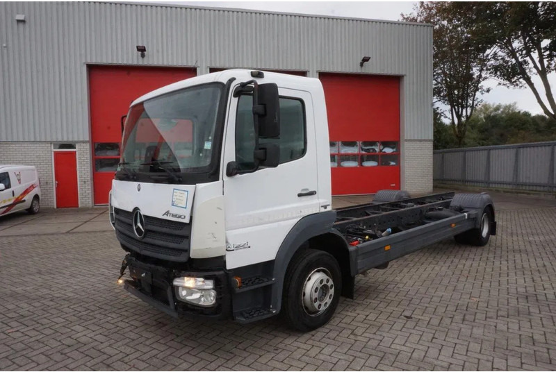 Mercedes-Benz ATEGO 1221 / ENGINE RUNNING / ONLY:253095 KM / AUTOMATIC / EURO-6 / 2017 - Važiuoklės sunkvežimis: foto 1 Mercedes-Benz ATEGO 1221 / ENGINE RUNNING / ONLY:253095 KM / AUTOMATIC / EURO-6 / 2017 - Važiuoklės sunkvežimis: foto 1