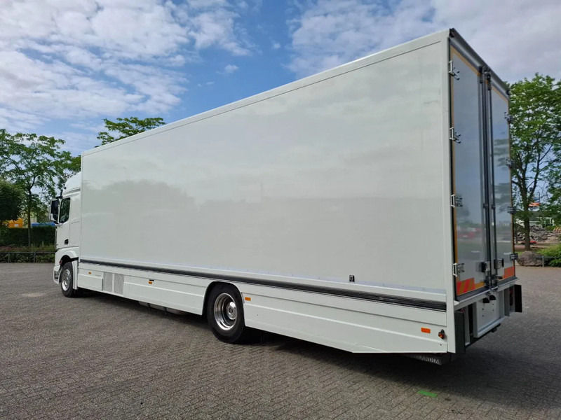 Mercedes-Benz Actros 1843 / GERMAN FLOWER TRUCK / 162021 KM / ISOLATED BOX / COOL & HEATED / NAVI / PLATFORM 1500 KG / TOP CONDITION / FULL-AI - Autoparduotuvė: foto 3 Mercedes-Benz Actros 1843 / GERMAN FLOWER TRUCK / 162021 KM / ISOLATED BOX / COOL & HEATED / NAVI / PLATFORM 1500 KG / TOP CONDITION / FULL-AI - Autoparduotuvė: foto 3