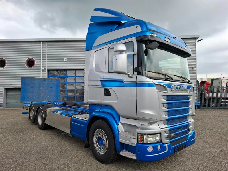 Scania R580 V8 / RETARDER / LIFT+LENKACHSE / FULL-AIR / PLATFORM 2000 KG / LEATHER / AIRCO / AUTOMATIC / EURO-6 / 2014 - Važiuoklės sunkvežimis: foto 2 Scania R580 V8 / RETARDER / LIFT+LENKACHSE / FULL-AIR / PLATFORM 2000 KG / LEATHER / AIRCO / AUTOMATIC / EURO-6 / 2014 - Važiuoklės sunkvežimis: foto 2