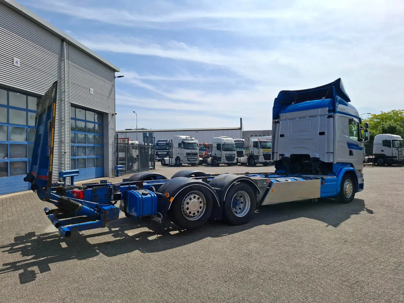 Scania R580 V8 / RETARDER / LIFT+LENKACHSE / FULL-AIR / PLATFORM 2000 KG / NAVI / LEATHER / AIRCO / AUTOMATIC / EURO-6 / 2014 - Važiuoklės sunkvežimis: foto 5 Scania R580 V8 / RETARDER / LIFT+LENKACHSE / FULL-AIR / PLATFORM 2000 KG / NAVI / LEATHER / AIRCO / AUTOMATIC / EURO-6 / 2014 - Važiuoklės sunkvežimis: foto 5