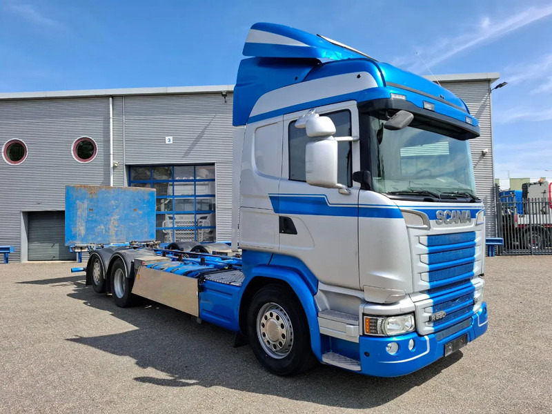 Scania R580 V8 / RETARDER / LIFT+LENKACHSE / FULL-AIR / PLATFORM 2000 KG / NAVI / LEATHER / AIRCO / AUTOMATIC / EURO-6 / 2014 - Važiuoklės sunkvežimis: foto 2 Scania R580 V8 / RETARDER / LIFT+LENKACHSE / FULL-AIR / PLATFORM 2000 KG / NAVI / LEATHER / AIRCO / AUTOMATIC / EURO-6 / 2014 - Važiuoklės sunkvežimis: foto 2