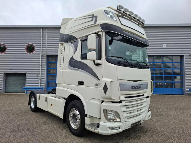 DAF XF106-460 / DEB / TUV:20-01-2026 / 753438 KM / FRIDGE / ACC / LWDS / GEN2 V2 TACHO / ALCOA / AUTOMATIC / EURO-6 / 2017 - Vilkikas: foto 2 DAF XF106-460 / DEB / TUV:20-01-2026 / 753438 KM / FRIDGE / ACC / LWDS / GEN2 V2 TACHO / ALCOA / AUTOMATIC / EURO-6 / 2017 - Vilkikas: foto 2