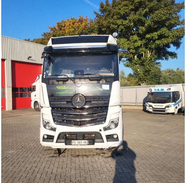 Mercedes-Benz ACTROS 1863 / ENGINE RUNNING / RETARDER / PARK-COOL /HYDRAULICS / ONLY: 268593KM / GIGA-SPACE / MIRRORCAM / AUTOMATIC / EURO-6 / - Vilkikas: foto 3 Mercedes-Benz ACTROS 1863 / ENGINE RUNNING / RETARDER / PARK-COOL /HYDRAULICS / ONLY: 268593KM / GIGA-SPACE / MIRRORCAM / AUTOMATIC / EURO-6 / - Vilkikas: foto 3