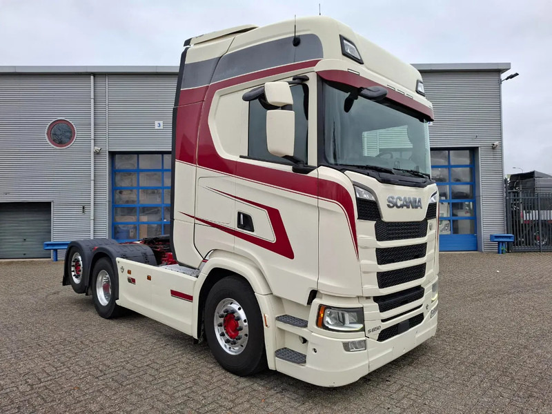 Scania NGS S650 V8 / RETARDER / 633397 KM / 9 TON FRONT AXELE / FULL-AIR / INLINER / FULL SPOILER / LEATHER / ALCOA / NAVI / FRIDGE / E - Vilkikas: foto 2 Scania NGS S650 V8 / RETARDER / 633397 KM / 9 TON FRONT AXELE / FULL-AIR / INLINER / FULL SPOILER / LEATHER / ALCOA / NAVI / FRIDGE / E - Vilkikas: foto 2