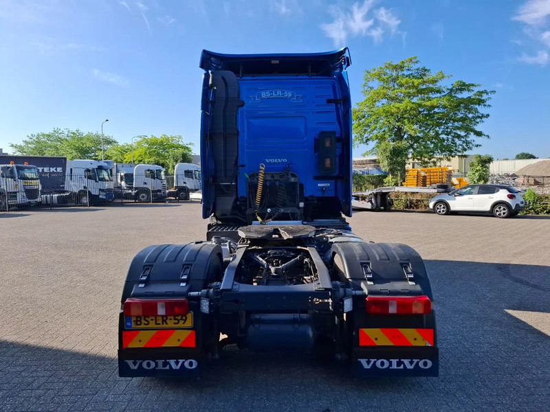 Volvo FH13-400 / HYDRAULICS / NL TRUCK / TUV:14-09-2025 / GLOBETROTTER / FRIGDE / AIRCO / AUTOMATIC / EURO-5 / 2006 - Vilkikas: foto 4 Volvo FH13-400 / HYDRAULICS / NL TRUCK / TUV:14-09-2025 / GLOBETROTTER / FRIGDE / AIRCO / AUTOMATIC / EURO-5 / 2006 - Vilkikas: foto 4