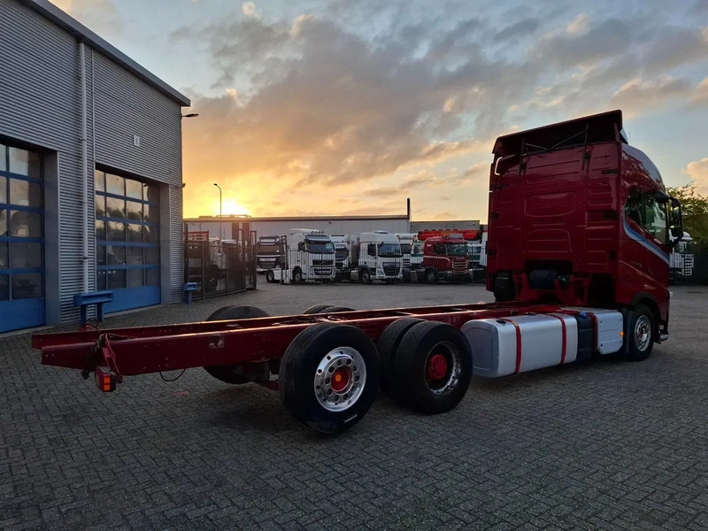 Volvo FH16-750 / BIG AXLE / VEB+ / ONLY:679711 KM / DYNAMIC STEERING / NAVI / LWDS / FULL-AIR / AUTOMATIC / EURO-6 / 2018 - Važiuoklės sunkvežimis: foto 5 Volvo FH16-750 / BIG AXLE / VEB+ / ONLY:679711 KM / DYNAMIC STEERING / NAVI / LWDS / FULL-AIR / AUTOMATIC / EURO-6 / 2018 - Važiuoklės sunkvežimis: foto 5