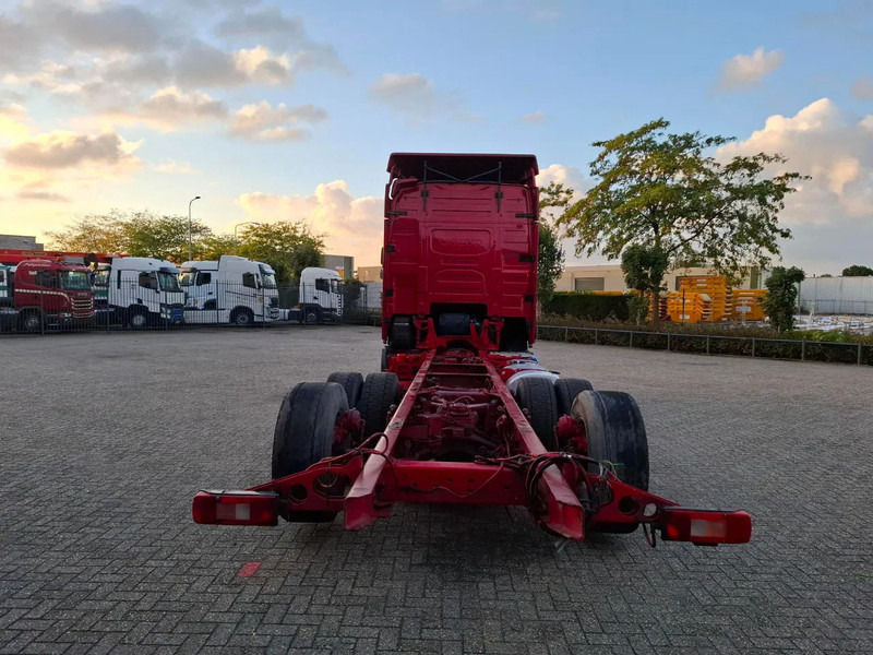 Volvo FH16-750 / BIG AXLE / VEB+ / ONLY:679711 KM / DYNAMIC STEERING / NAVI / LWDS / FULL-AIR / AUTOMATIC / EURO-6 / 2018 - Važiuoklės sunkvežimis: foto 4 Volvo FH16-750 / BIG AXLE / VEB+ / ONLY:679711 KM / DYNAMIC STEERING / NAVI / LWDS / FULL-AIR / AUTOMATIC / EURO-6 / 2018 - Važiuoklės sunkvežimis: foto 4
