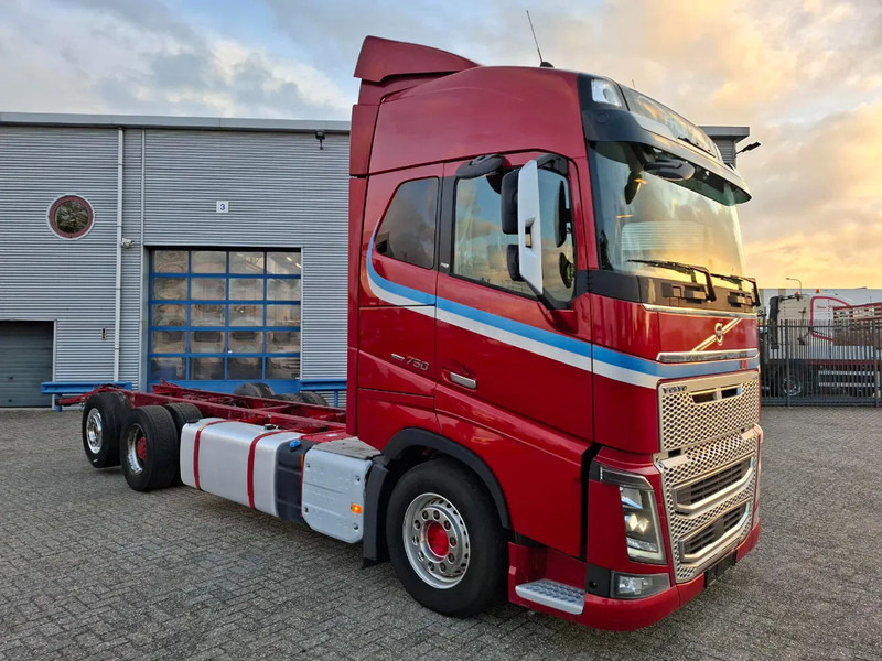 Volvo FH16-750 / BIG AXLE / VEB+ / ONLY:679711 KM / DYNAMIC STEERING / NAVI / LWDS / FULL-AIR / AUTOMATIC / EURO-6 / 2018 - Važiuoklės sunkvežimis: foto 2 Volvo FH16-750 / BIG AXLE / VEB+ / ONLY:679711 KM / DYNAMIC STEERING / NAVI / LWDS / FULL-AIR / AUTOMATIC / EURO-6 / 2018 - Važiuoklės sunkvežimis: foto 2