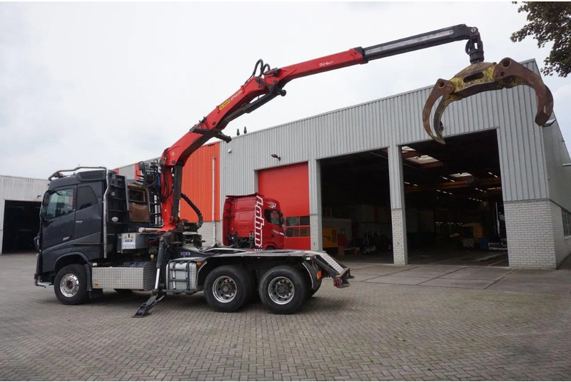 Volvo FH16-750 / ENGINE RUNNING / 6x4 / RETARDER / BIG AXLE / VEB+ / PALFINGER FD250 / EURO-6 / 2016 - Miškovežis, Sunkvežimis su kranu: foto 5 Volvo FH16-750 / ENGINE RUNNING / 6x4 / RETARDER / BIG AXLE / VEB+ / PALFINGER FD250 / EURO-6 / 2016 - Miškovežis, Sunkvežimis su kranu: foto 5