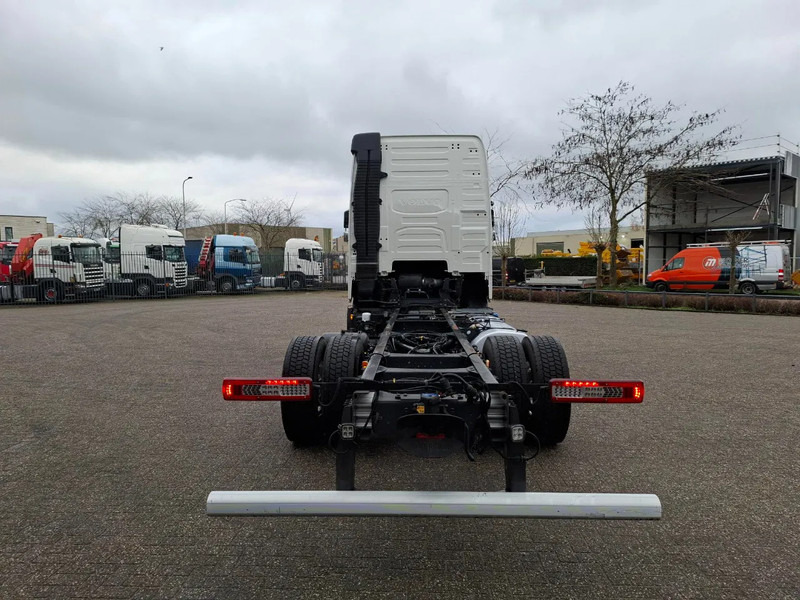 Volvo FH5-500 / XL / VEB+ / I-SAVE / I-PARKCOOL / ONLY:175784 KM / GERMAN TRUCK / FULL-AIR / WB:490 / ALCOA / LEATHER / 2023 - Važiuoklės sunkvežimis: foto 4 Volvo FH5-500 / XL / VEB+ / I-SAVE / I-PARKCOOL / ONLY:175784 KM / GERMAN TRUCK / FULL-AIR / WB:490 / ALCOA / LEATHER / 2023 - Važiuoklės sunkvežimis: foto 4