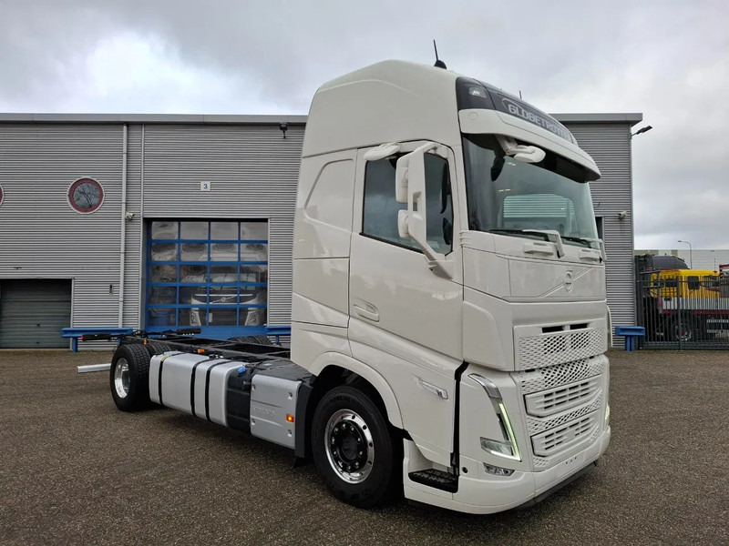 Volvo FH5-500 / XL / VEB+ / I-SAVE / I-PARKCOOL / ONLY:175784 KM / GERMAN TRUCK / FULL-AIR / WB:490 / ALCOA / LEATHER / 2023 - Važiuoklės sunkvežimis: foto 2 Volvo FH5-500 / XL / VEB+ / I-SAVE / I-PARKCOOL / ONLY:175784 KM / GERMAN TRUCK / FULL-AIR / WB:490 / ALCOA / LEATHER / 2023 - Važiuoklės sunkvežimis: foto 2