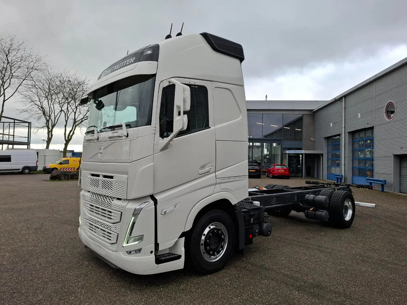 Volvo FH5-500 / XL / VEB+ / I-SAVE / I-PARKCOOL / ONLY:175784 KM / GERMAN TRUCK / FULL-AIR / WB:490 / ALCOA / LEATHER / 2023 - Važiuoklės sunkvežimis: foto 1 Volvo FH5-500 / XL / VEB+ / I-SAVE / I-PARKCOOL / ONLY:175784 KM / GERMAN TRUCK / FULL-AIR / WB:490 / ALCOA / LEATHER / 2023 - Važiuoklės sunkvežimis: foto 1