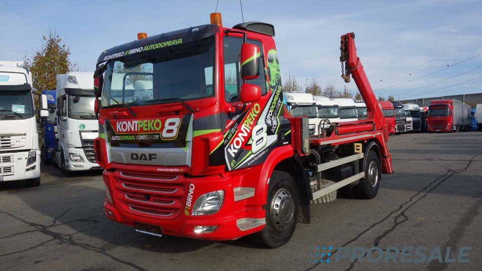 DAF CF 370 FA Day Cab EURO 6 řetězový nosič kontejnerů AK12 - Nuožulnaus pakėlimo ant platformos sunkvežimis: foto 2 DAF CF 370 FA Day Cab EURO 6 řetězový nosič kontejnerů AK12 - Nuožulnaus pakėlimo ant platformos sunkvežimis: foto 2