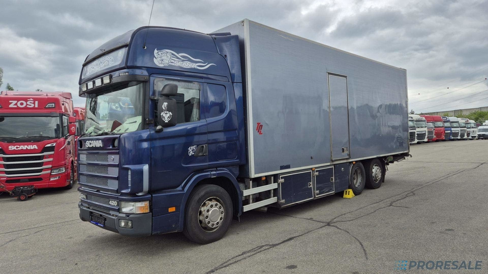 SCANIA R124 LB 6X2 EURO 3 - skříňový + hydraulické čelo - Furgonas sunkvežimis: foto 2 SCANIA R124 LB 6X2 EURO 3 - skříňový + hydraulické čelo - Furgonas sunkvežimis: foto 2