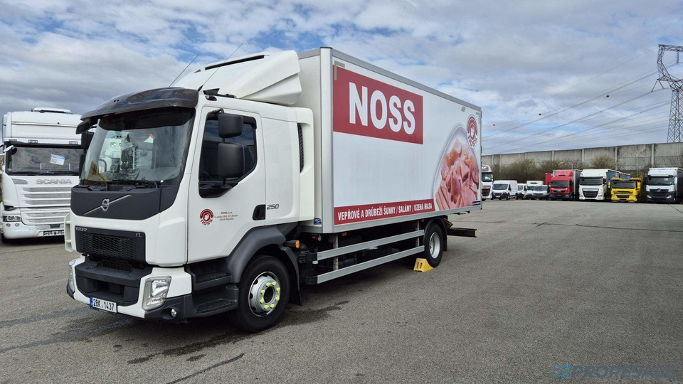 VOLVO FL 250 BB EURO 6 - mrazírna + CARRIER XARIOS 600 EL MAXI - Refrižeratorius sunkvežimis: foto 2 VOLVO FL 250 BB EURO 6 - mrazírna + CARRIER XARIOS 600 EL MAXI - Refrižeratorius sunkvežimis: foto 2