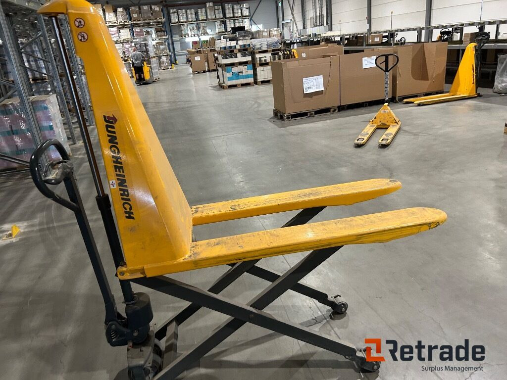 Jekke tralle fra Jungheinrich AX 10 - Padėklų krautuvas: foto 2 Jekke tralle fra Jungheinrich AX 10 - Padėklų krautuvas: foto 2