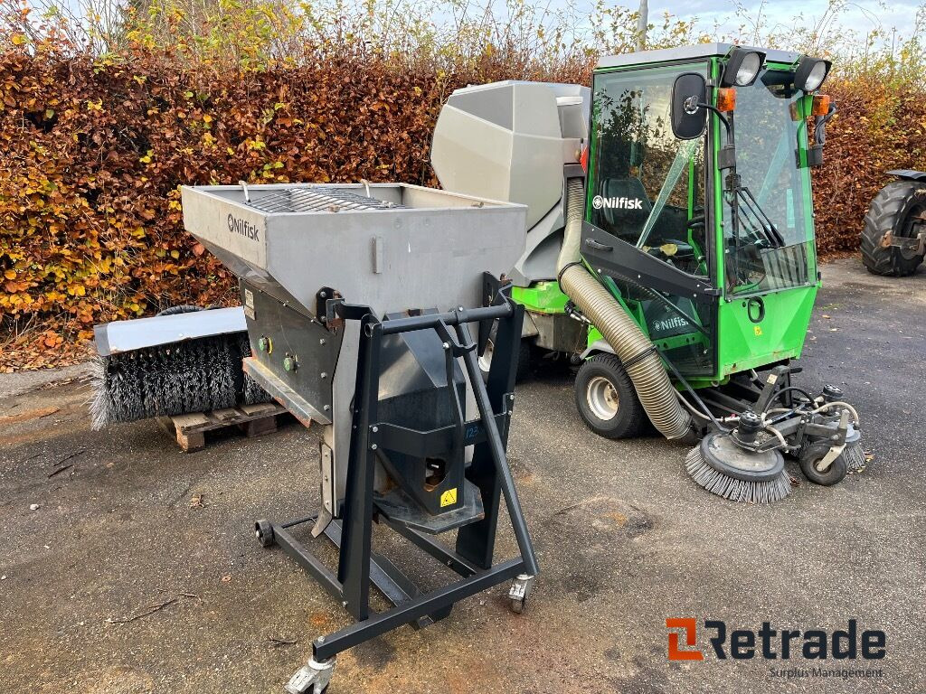 Redskabsbærer Nilfisk FH3 med maskinsæt. - Komunalinė/ Specializuota technika: foto 2 Redskabsbærer Nilfisk FH3 med maskinsæt. - Komunalinė/ Specializuota technika: foto 2