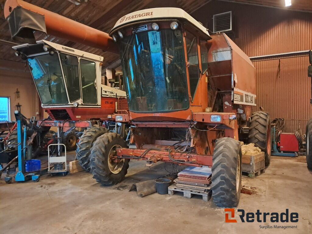 Mejetærsker FIATAGRI MX 240 Laverna - Derliaus nuėmimo kombainas: foto 1 Mejetærsker FIATAGRI MX 240 Laverna - Derliaus nuėmimo kombainas: foto 1