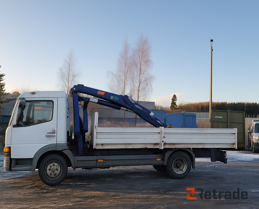 Mercedes-Benz Atego 818L med 6 meter plan og kran - Platforminis/ Bortinis sunkvežimis, Sunkvežimis su kranu: foto 2 Mercedes-Benz Atego 818L med 6 meter plan og kran - Platforminis/ Bortinis sunkvežimis, Sunkvežimis su kranu: foto 2