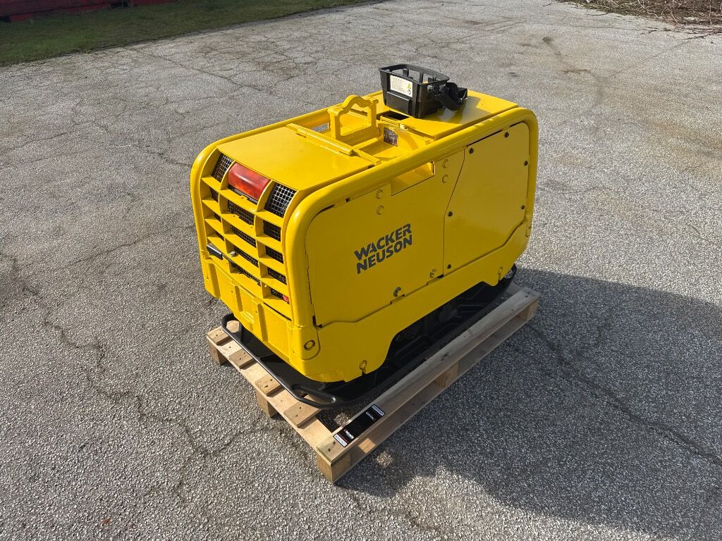 Pladevibrator Wacker Neuson Dpu80 R Remote - Tankinimo plokštė: foto 1 Pladevibrator Wacker Neuson Dpu80 R Remote - Tankinimo plokštė: foto 1