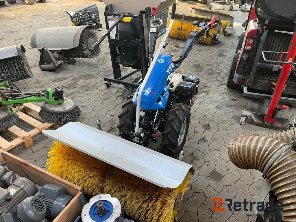 Redskabsbærer BCS 738 Power Safe Motoriseret frontkost - Technika sodui ir daržui: foto 1 Redskabsbærer BCS 738 Power Safe Motoriseret frontkost - Technika sodui ir daržui: foto 1