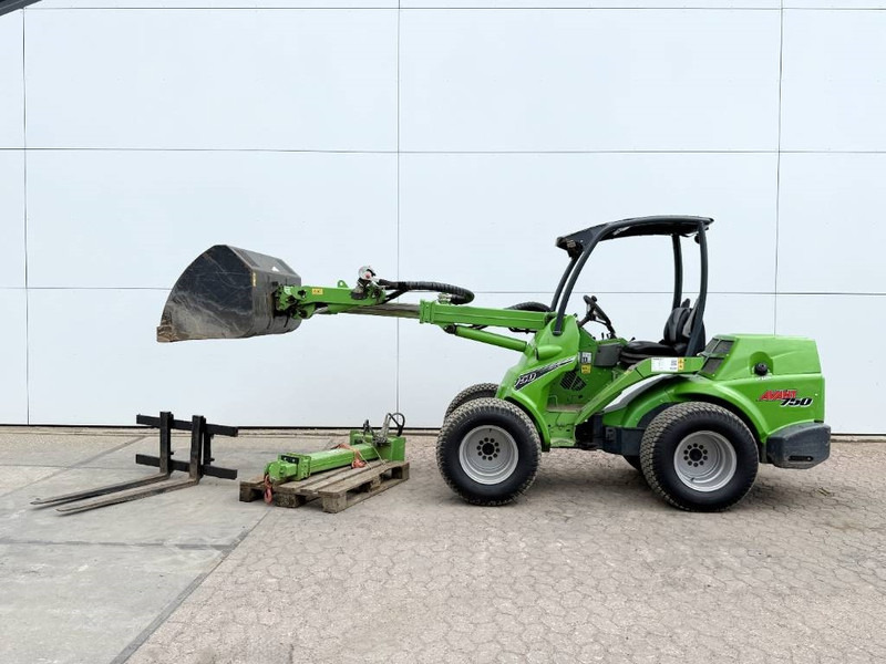 Avant M750 Opti Drive - Bucket + Jib + Forks - Teleskopinis ratinis krautuvas: foto 1 Avant M750 Opti Drive - Bucket + Jib + Forks - Teleskopinis ratinis krautuvas: foto 1