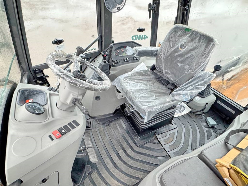 Case 770EX 4WD - New / Unused / Hammer Lines - Ekskavatorius-krautuvas: foto 5 Case 770EX 4WD - New / Unused / Hammer Lines - Ekskavatorius-krautuvas: foto 5