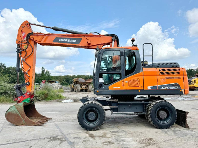 Doosan DX190W-5 - German Machine / Triple Boom - Ratinis ekskavatorius: foto 1 Doosan DX190W-5 - German Machine / Triple Boom - Ratinis ekskavatorius: foto 1