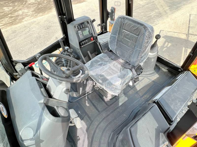 JCB 3DX / 3CX Plus 4WD - 4/1 Bucket / Hammer Lines - Ekskavatorius-krautuvas: foto 5 JCB 3DX / 3CX Plus 4WD - 4/1 Bucket / Hammer Lines - Ekskavatorius-krautuvas: foto 5
