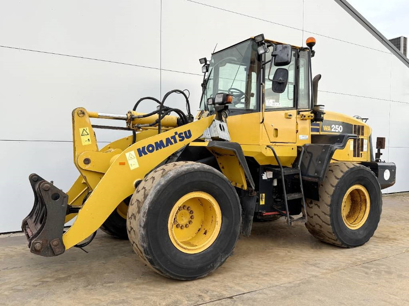 Komatsu WA250-5 - Dutch Machine / 3rd Function / Auto Lube - Ratinis krautuvas: foto 2 Komatsu WA250-5 - Dutch Machine / 3rd Function / Auto Lube - Ratinis krautuvas: foto 2