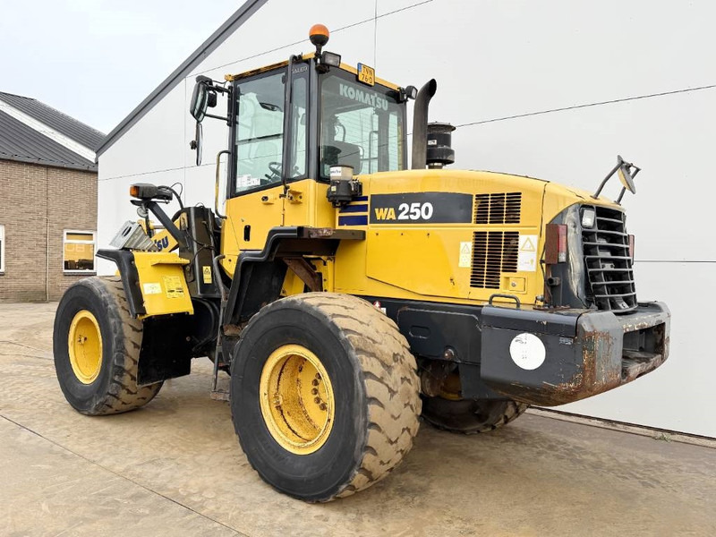Komatsu WA250-5 - Dutch Machine / 3rd Function - Ratinis krautuvas: foto 3 Komatsu WA250-5 - Dutch Machine / 3rd Function - Ratinis krautuvas: foto 3