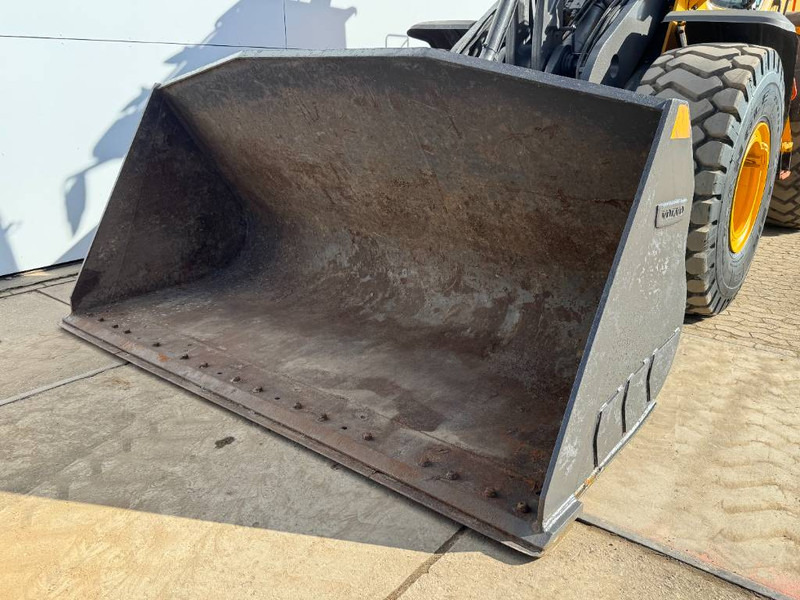 Ratinis krautuvas Volvo L120H - 3rd Function / Weight System: foto 13