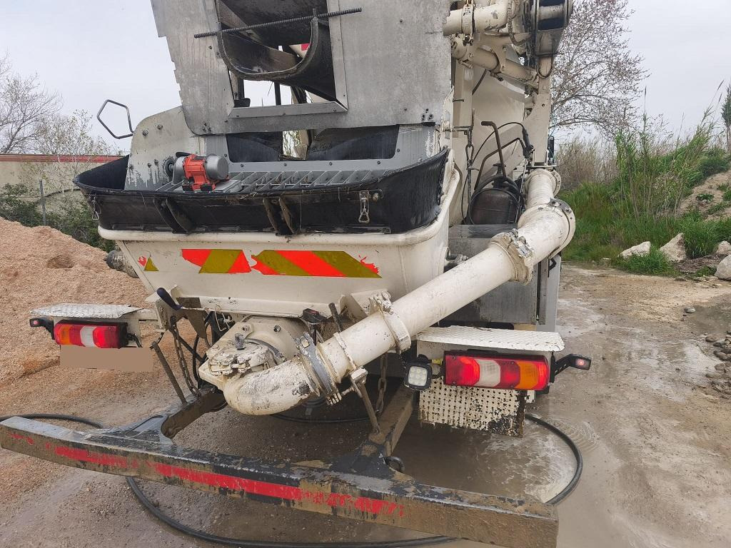 Mercedes Actros 3243 - Betonvežis su siurbliu: foto 5 Mercedes Actros 3243 - Betonvežis su siurbliu: foto 5