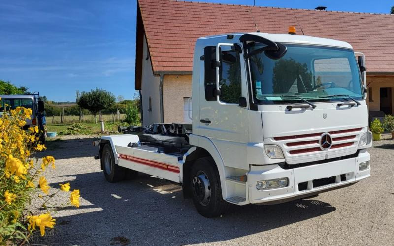 Mercedes Atego - Nuožulnaus pakėlimo ant platformos sunkvežimis: foto 1 Mercedes Atego - Nuožulnaus pakėlimo ant platformos sunkvežimis: foto 1
