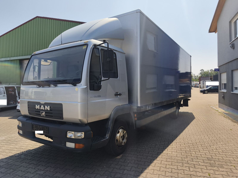 MAN LE 10.220 Koffer Euro 3 4x2 abgelastet auf 7,49 t (6) - Furgonas sunkvežimis: foto 1 MAN LE 10.220 Koffer Euro 3 4x2 abgelastet auf 7,49 t (6) - Furgonas sunkvežimis: foto 1