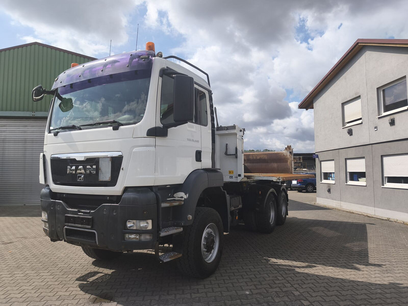 MAN MAN TGS 26.440 Kipper 6x6 Bordmatik Rollplane AHK Euro 5 - Savivartis sunkvežimis: foto 1 MAN MAN TGS 26.440 Kipper 6x6 Bordmatik Rollplane AHK Euro 5 - Savivartis sunkvežimis: foto 1