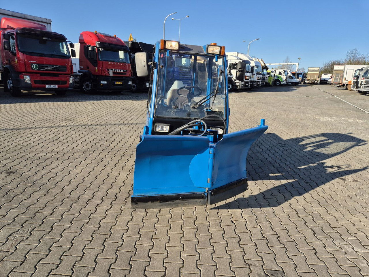 HOLDER C245 4WD / Tool carrier / Snow plow / PTO Front AN D Rear / 4X4 / - Komunalinis traktorius: foto 4 HOLDER C245 4WD / Tool carrier / Snow plow / PTO Front AN D Rear / 4X4 / - Komunalinis traktorius: foto 4
