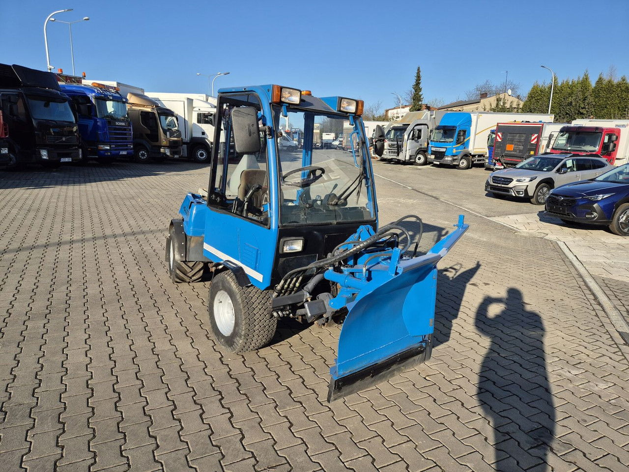 HOLDER C245 4WD / Tool carrier / Snow plow / PTO Front AN D Rear / 4X4 / - Komunalinis traktorius: foto 5 HOLDER C245 4WD / Tool carrier / Snow plow / PTO Front AN D Rear / 4X4 / - Komunalinis traktorius: foto 5