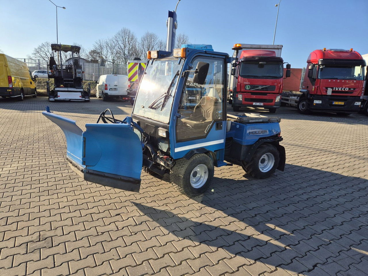 HOLDER C245 4WD / Tool carrier / Snow plow / PTO Front AN D Rear / 4X4 / - Komunalinis traktorius: foto 1 HOLDER C245 4WD / Tool carrier / Snow plow / PTO Front AN D Rear / 4X4 / - Komunalinis traktorius: foto 1