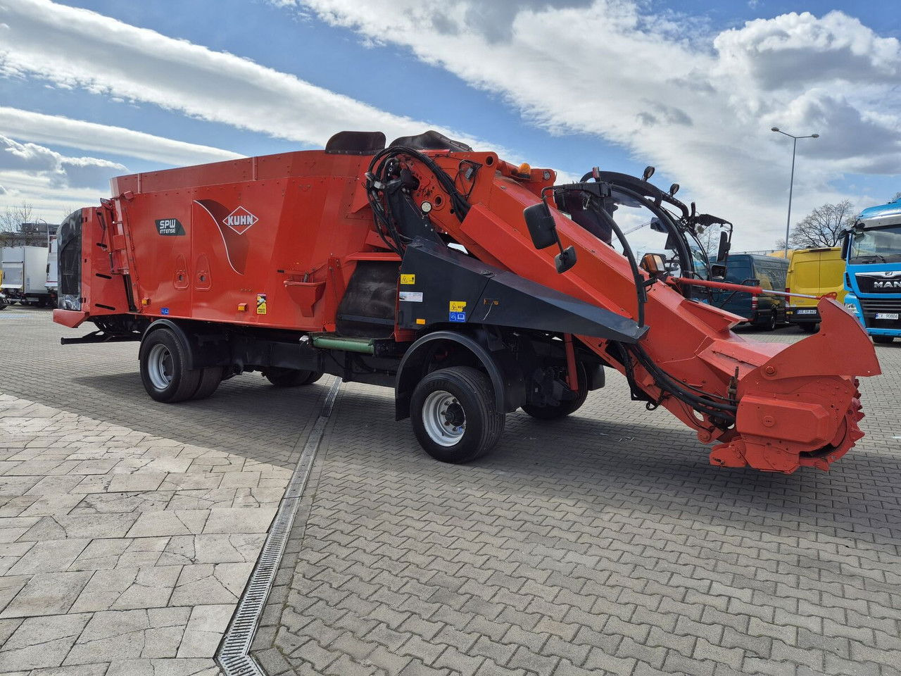 Kuhn SPW 22 Intense /feed wagon/ 1 Owner / NEW Service SPW 22 Intense /feed wago Kuhn SPW 22 Intense /feed wagon/ 1 Owner / NEW Service SPW 22 Intense /feed wagon/ 1 Owner / NEW Service / UP TO 22m3 - Pašarų maišytuvas: foto 2 Kuhn SPW 22 Intense /feed wagon/ 1 Owner / NEW Service SPW 22 Intense /feed wago Kuhn SPW 22 Intense /feed wagon/ 1 Owner / NEW Service SPW 22 Intense /feed wagon/ 1 Owner / NEW Service / UP TO 22m3 - Pašarų maišytuvas: foto 2