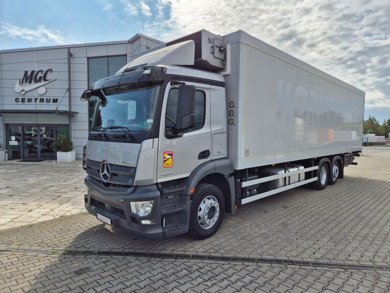Mercedes-Benz Antos 2532 L 6X2 / Frigoblock / 1 Owner / 6X2 / Euro 6 / TOP - Refrižeratorius sunkvežimis: foto 2 Mercedes-Benz Antos 2532 L 6X2 / Frigoblock / 1 Owner / 6X2 / Euro 6 / TOP - Refrižeratorius sunkvežimis: foto 2